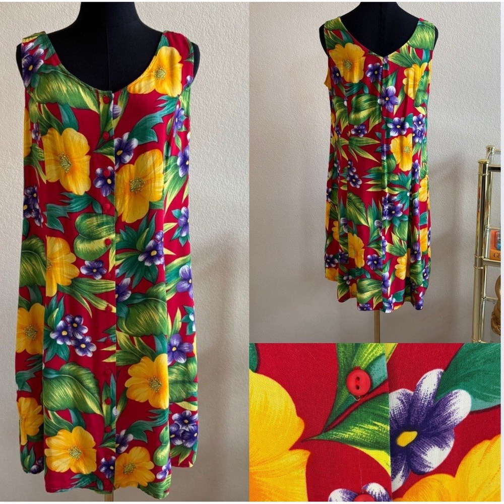 Vintage Hawaiian Floral Dress, A-Line button front summer dress. Size small. Red
